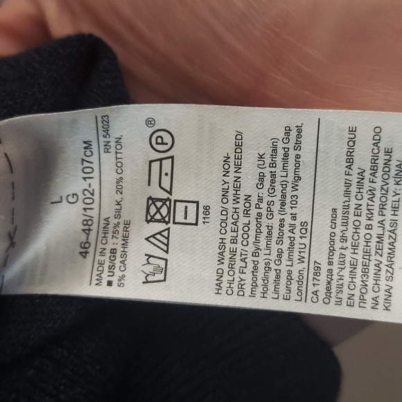 BANANA REPUBLIC LUXURY BLEND Navy  V Neck Long Sleeve Silk/Cashmere Sweater - Picture 7 of 9